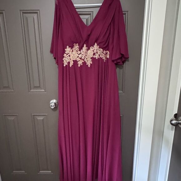 SHEIN Burgundy Midi Dress with Gold Accents - Picture 2 of 3